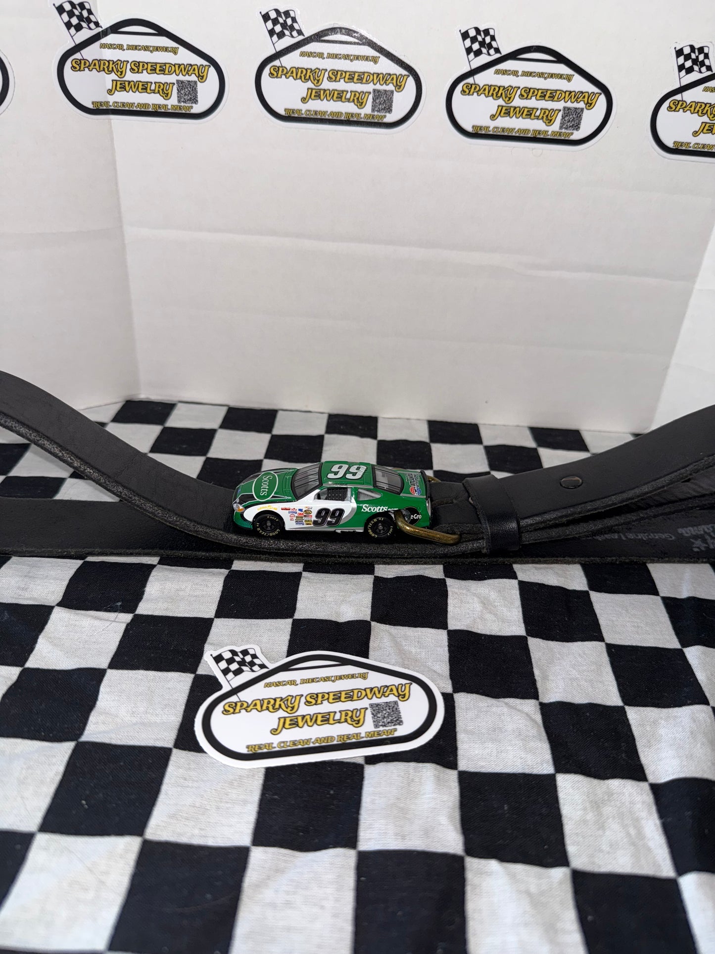 Nascar Belt Buckle - Carl Edwards #99 Scotts (First Cup Series Win)
