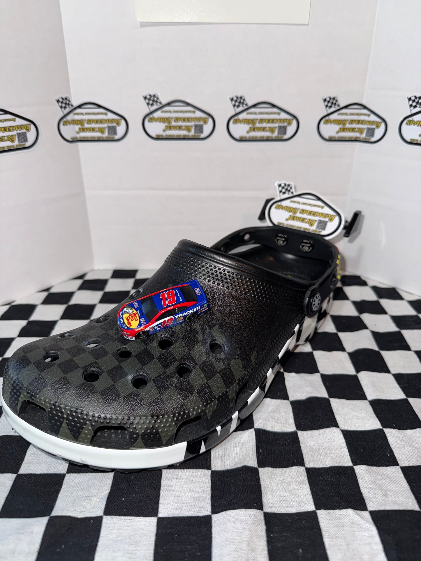 Nascar Croc Charm - Martin Truex Jr. #19 Bass Pro Shops (USA)