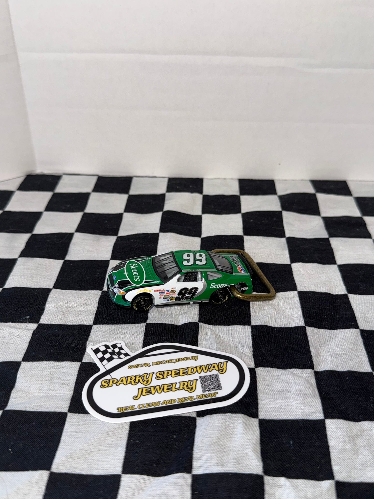 Nascar Belt Buckle - Carl Edwards #99 Scotts (First Cup Series Win)