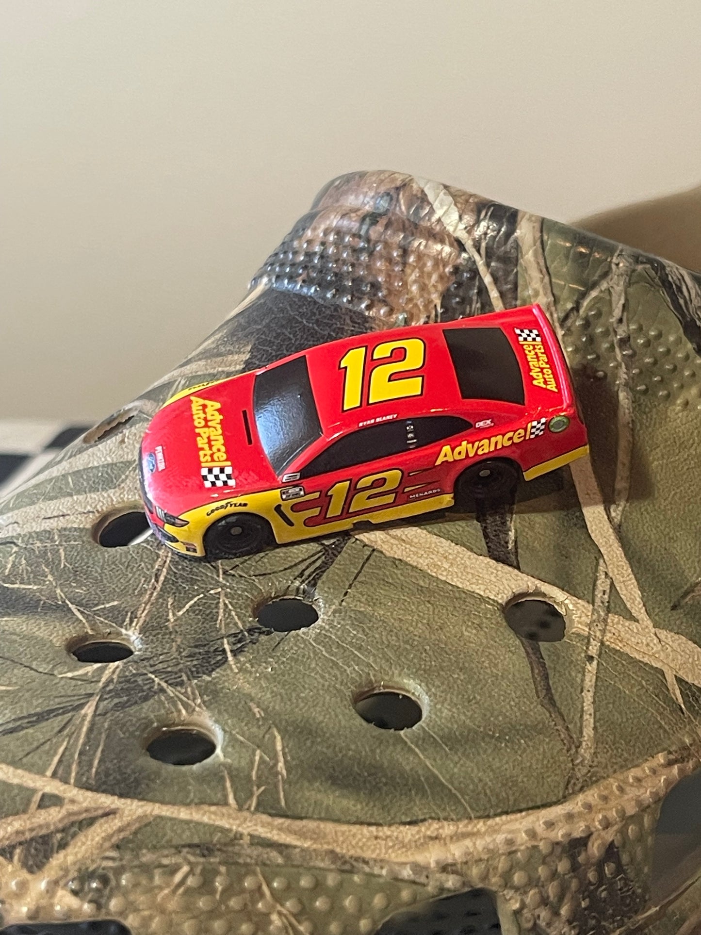 Nascar Croc Charm - Ryan Blaney #12 Advance Auto Parts (1:87)