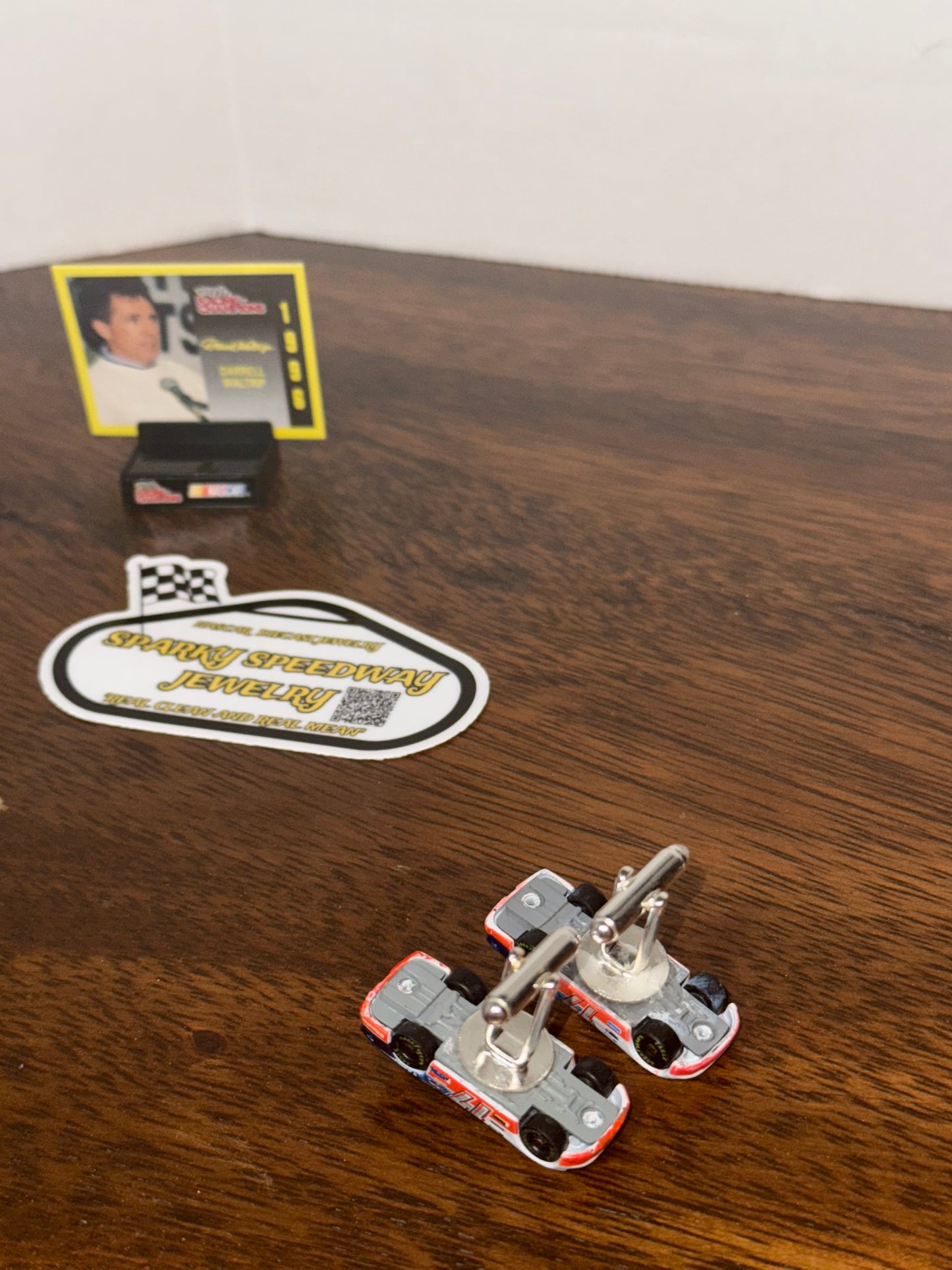 Nascar Cufflinks - Darrel Waltrip #17 Parts America (1:144)