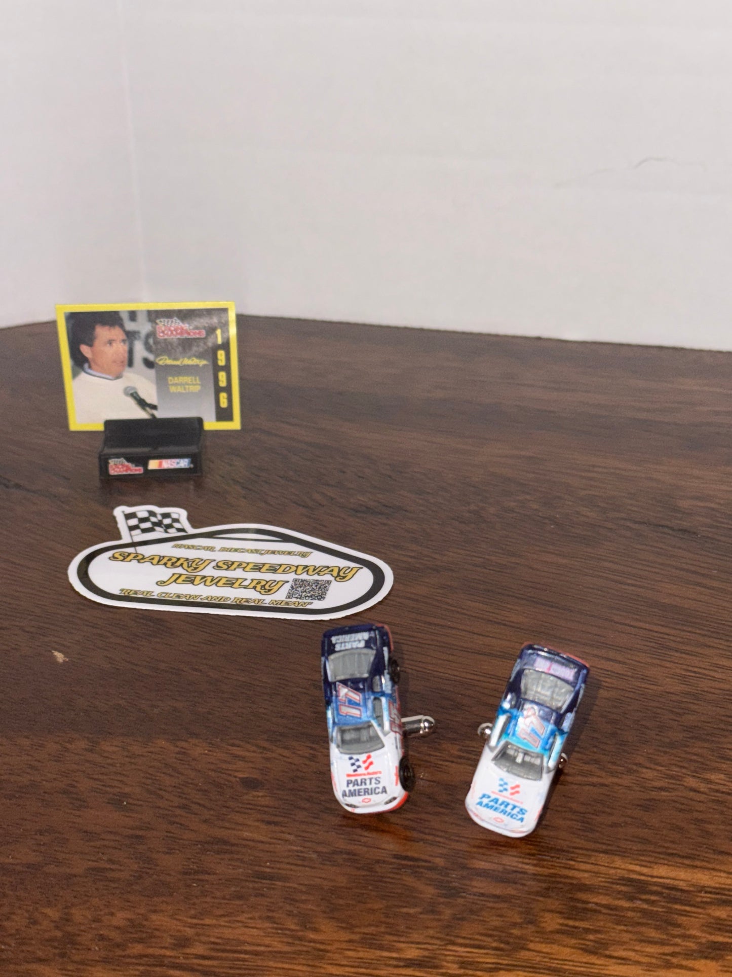 Nascar Cufflinks - Darrel Waltrip #17 Parts America (1:144)