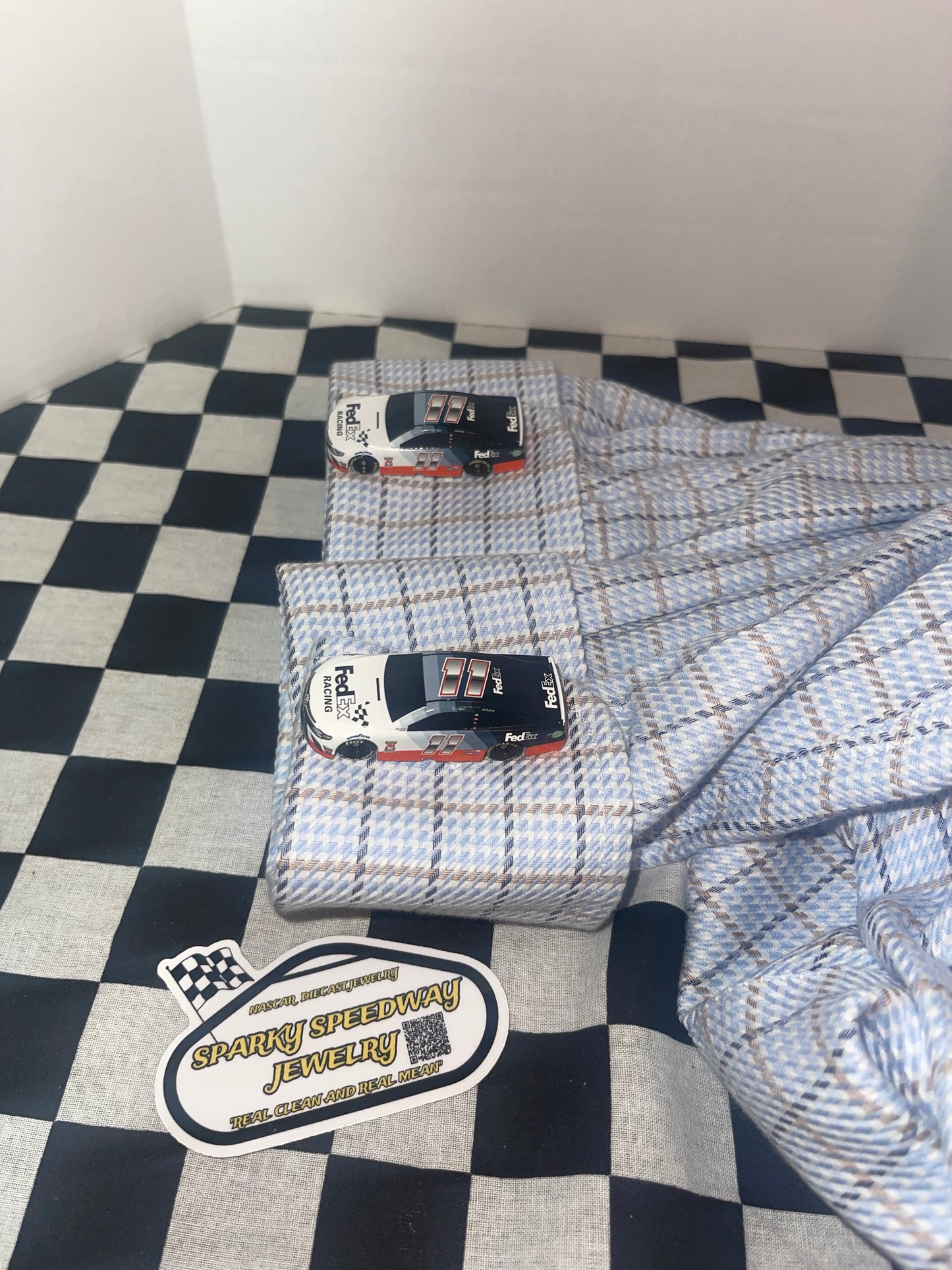 Nascar Cufflinks - Denny Hamlin #11 Fedex (2019 Throwback) (1:87)