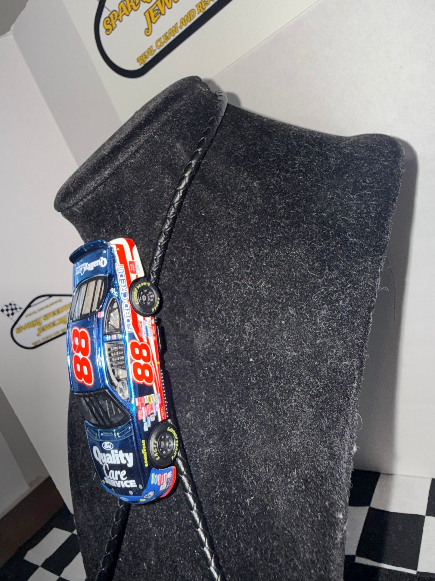 Nascar Bolo Tie - Dale Jarrett #88 Ford Quality Care (Liquid Color)