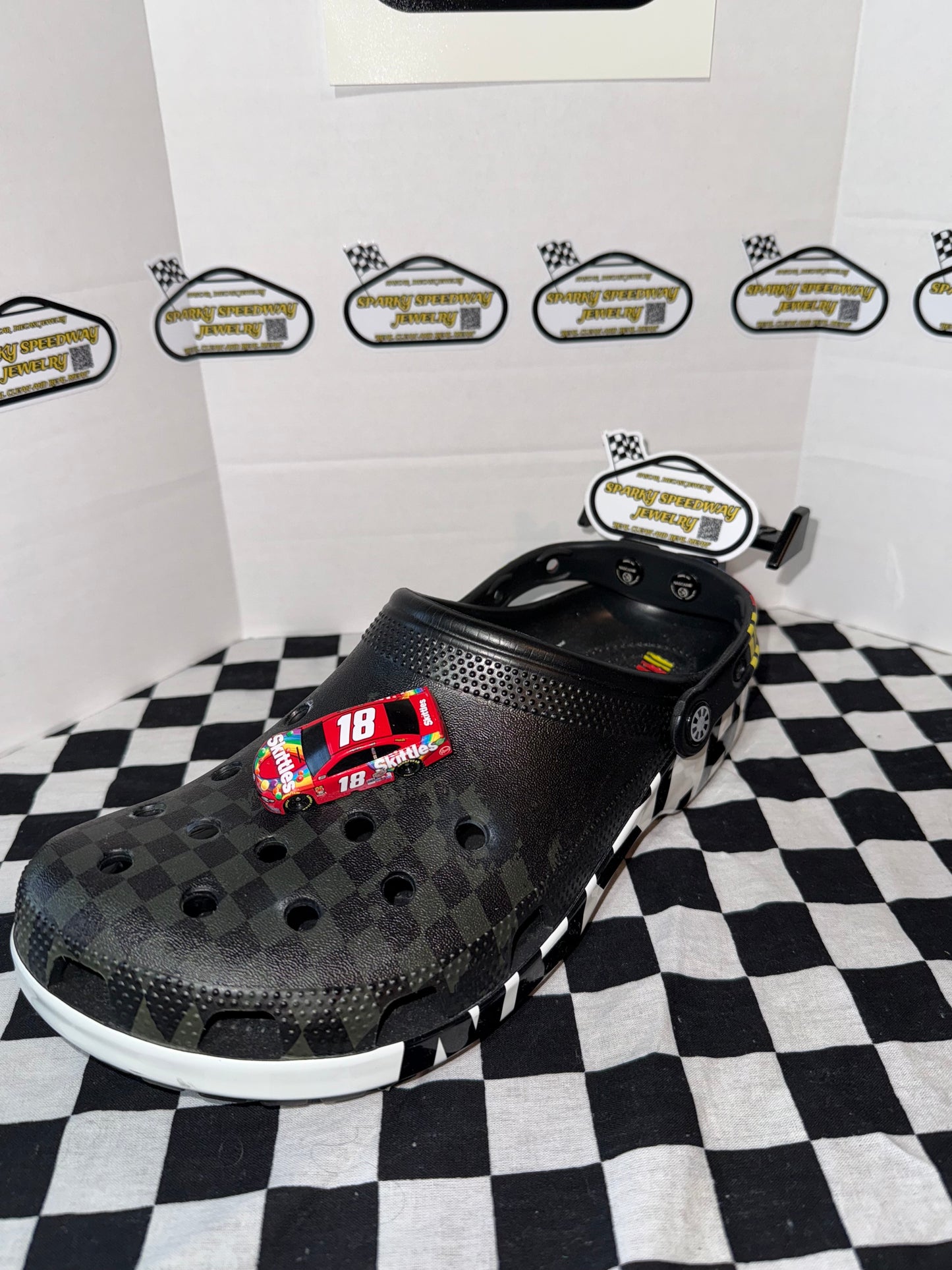 Nascar Croc Charm - Kyle Busch #18 Skittles