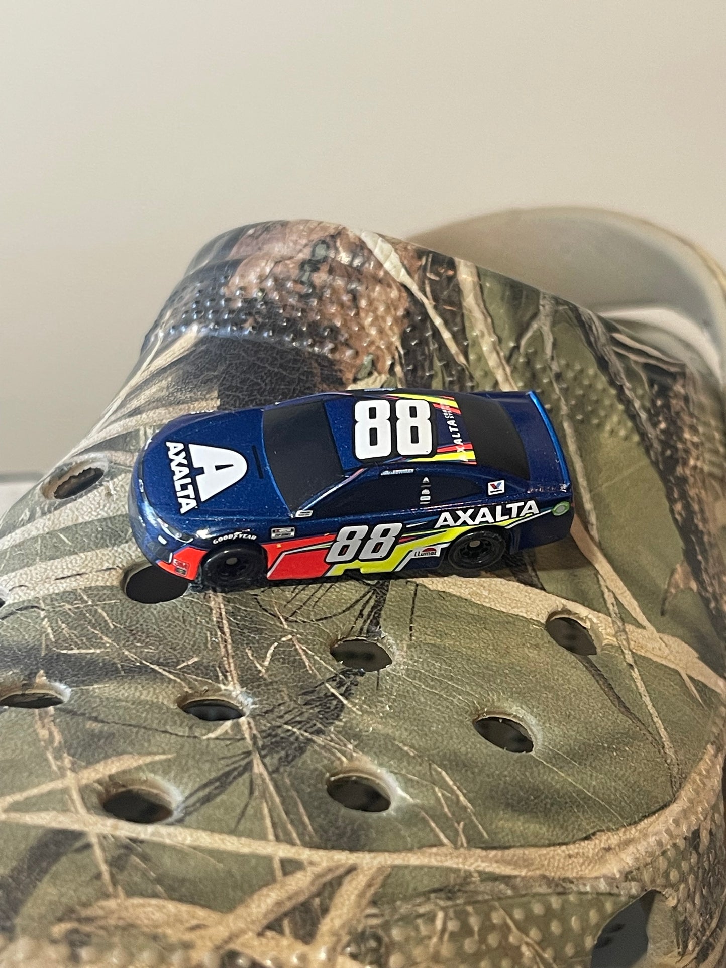Nascar Croc Charm - Alex Bowman #88 Axalta (1:87)