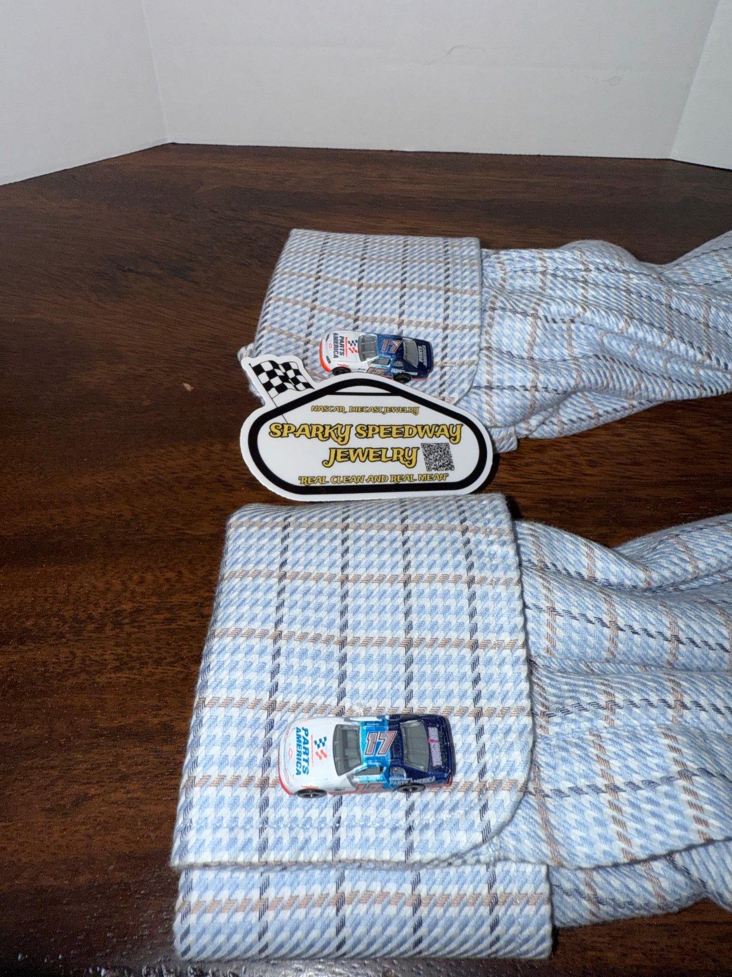 Nascar Cufflinks - Darrel Waltrip #17 Parts America (1:144)