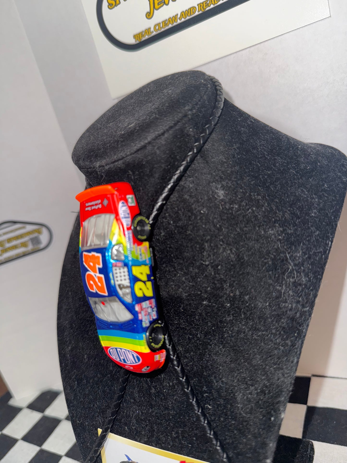 Nascar Bolo Tie - Jeff Gordon #24 Dupont (1999 Daytona 500 Win)