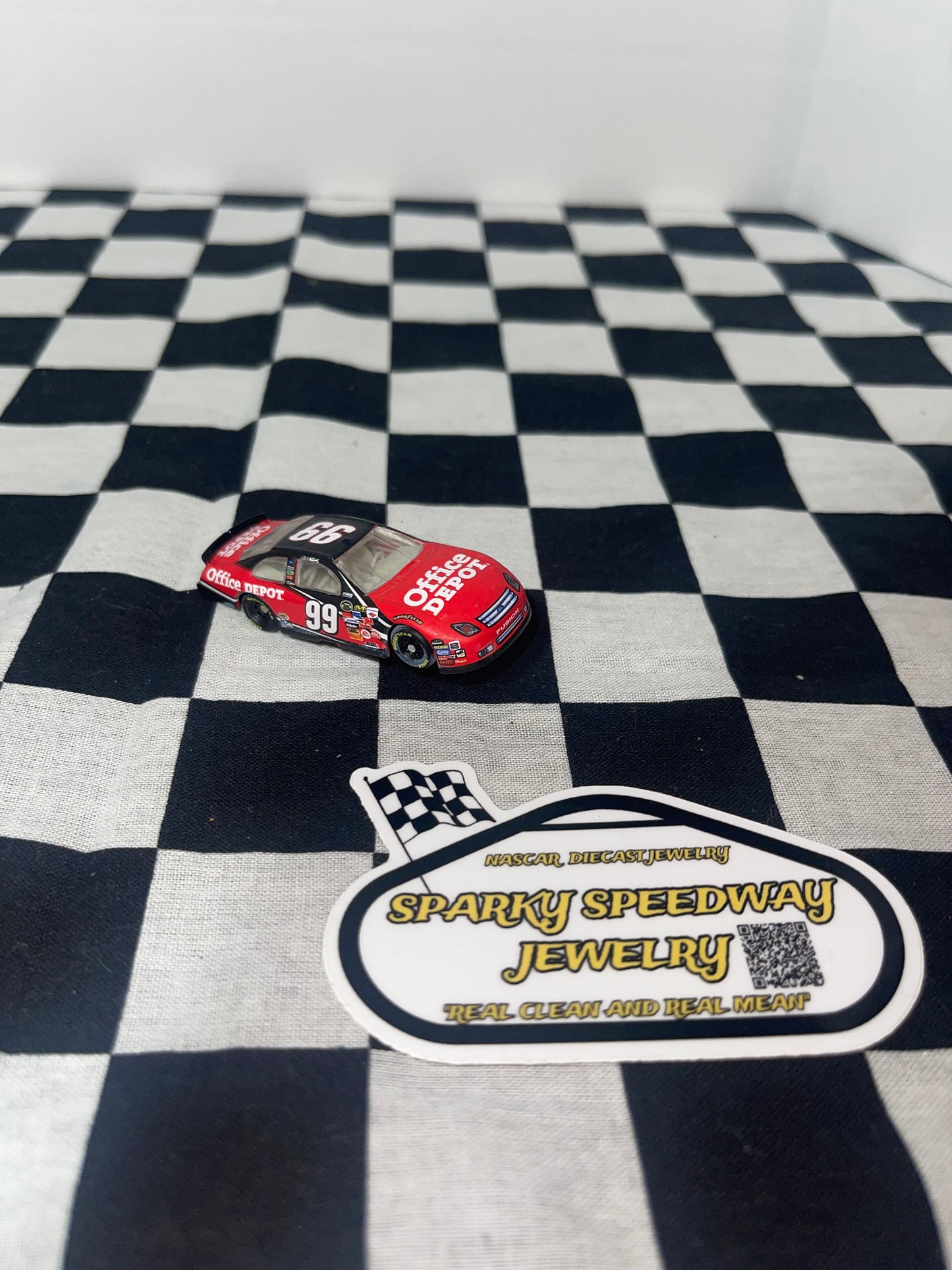 Nascar Croc Charm - Carl Edward’s #99 Office Depot (1:87)