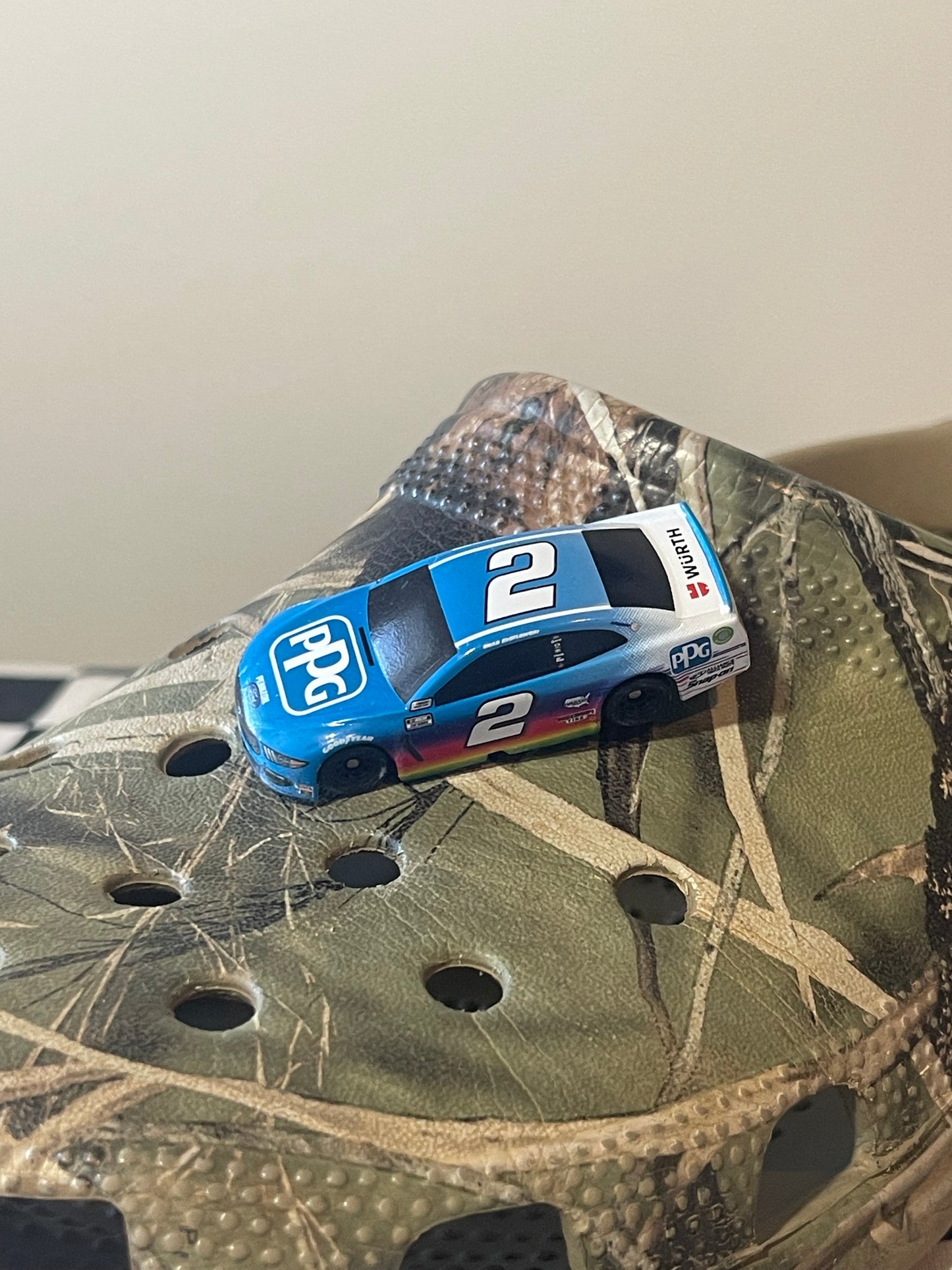 Nascar Croc Charm - Brad Keselowski #2 PPG Paints (1:87)