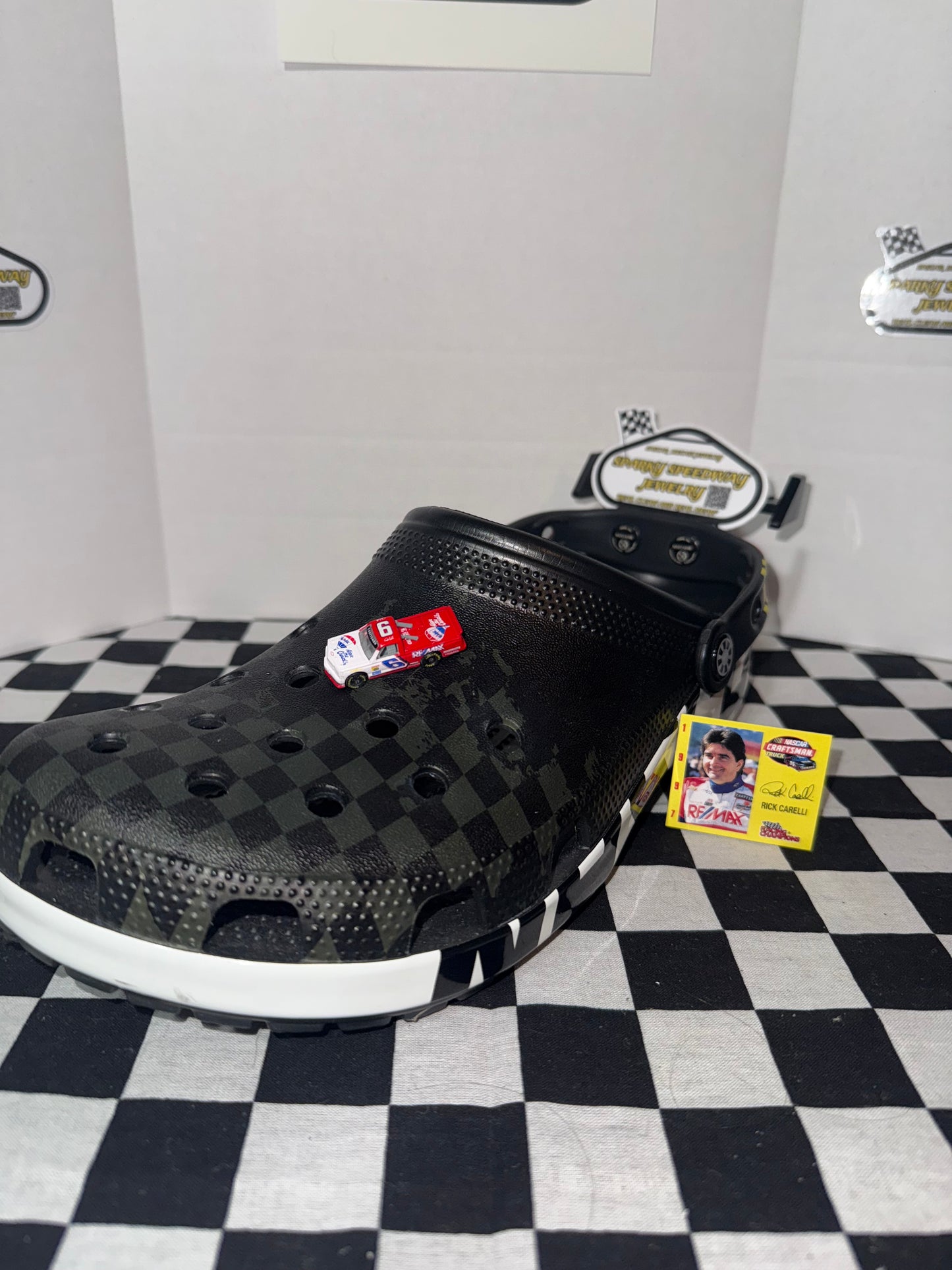 Nascar Croc Charm - Rick Carelli #6 Remax (1:144)