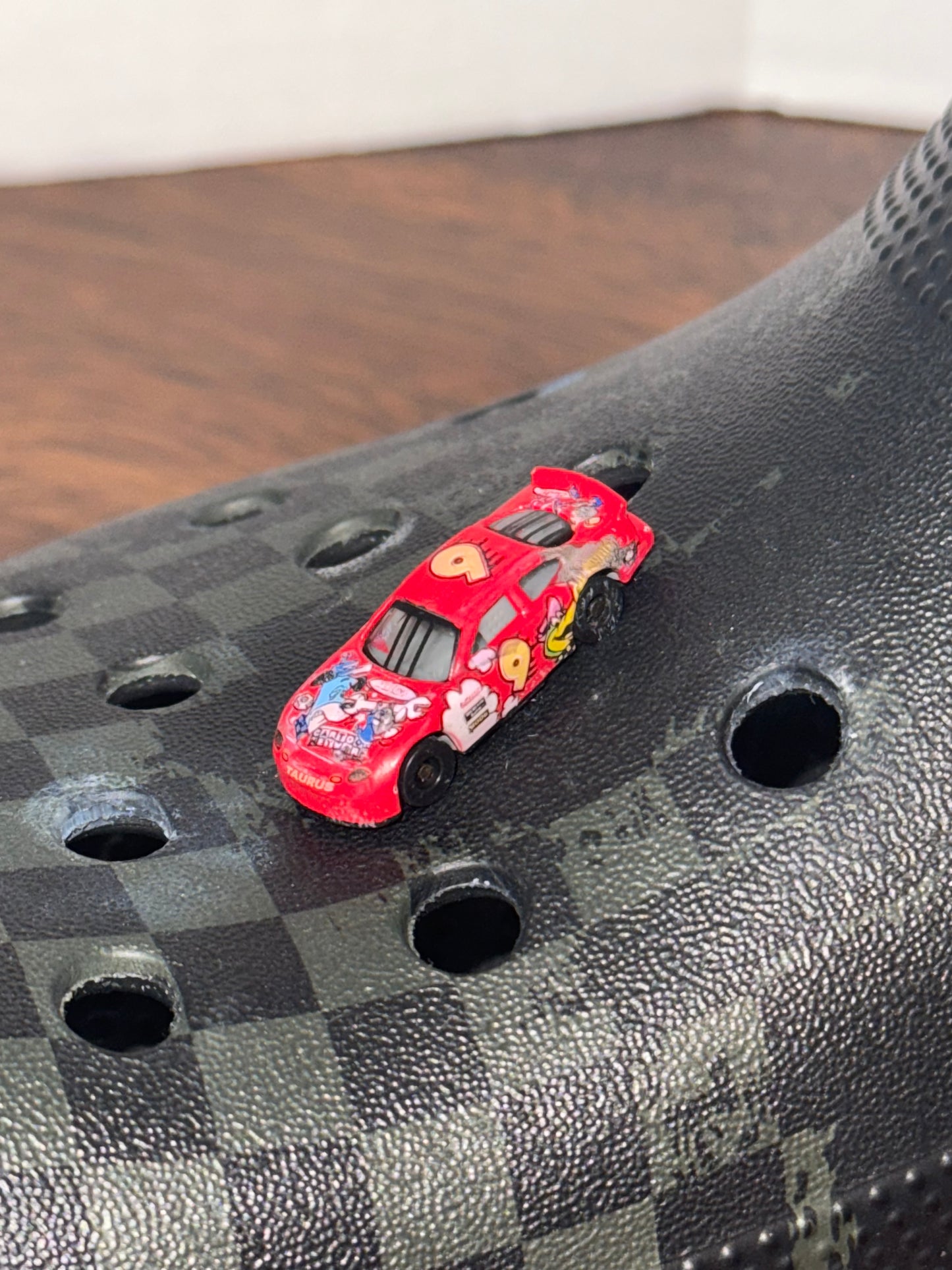 Nascar Croc Charm - Lake Speed #9 Cartoon Network (1:144)