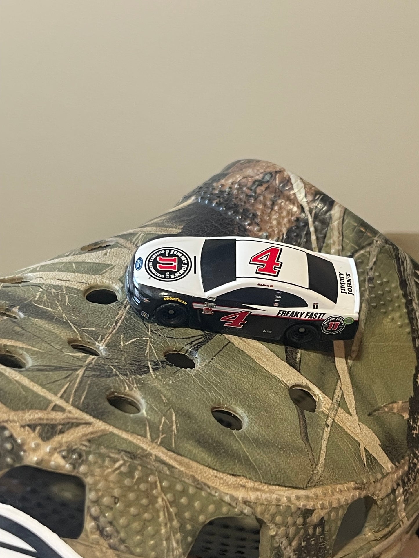 Nascar Croc Charm - Kevin Harvick #4 Jimmie John’s (1:87)