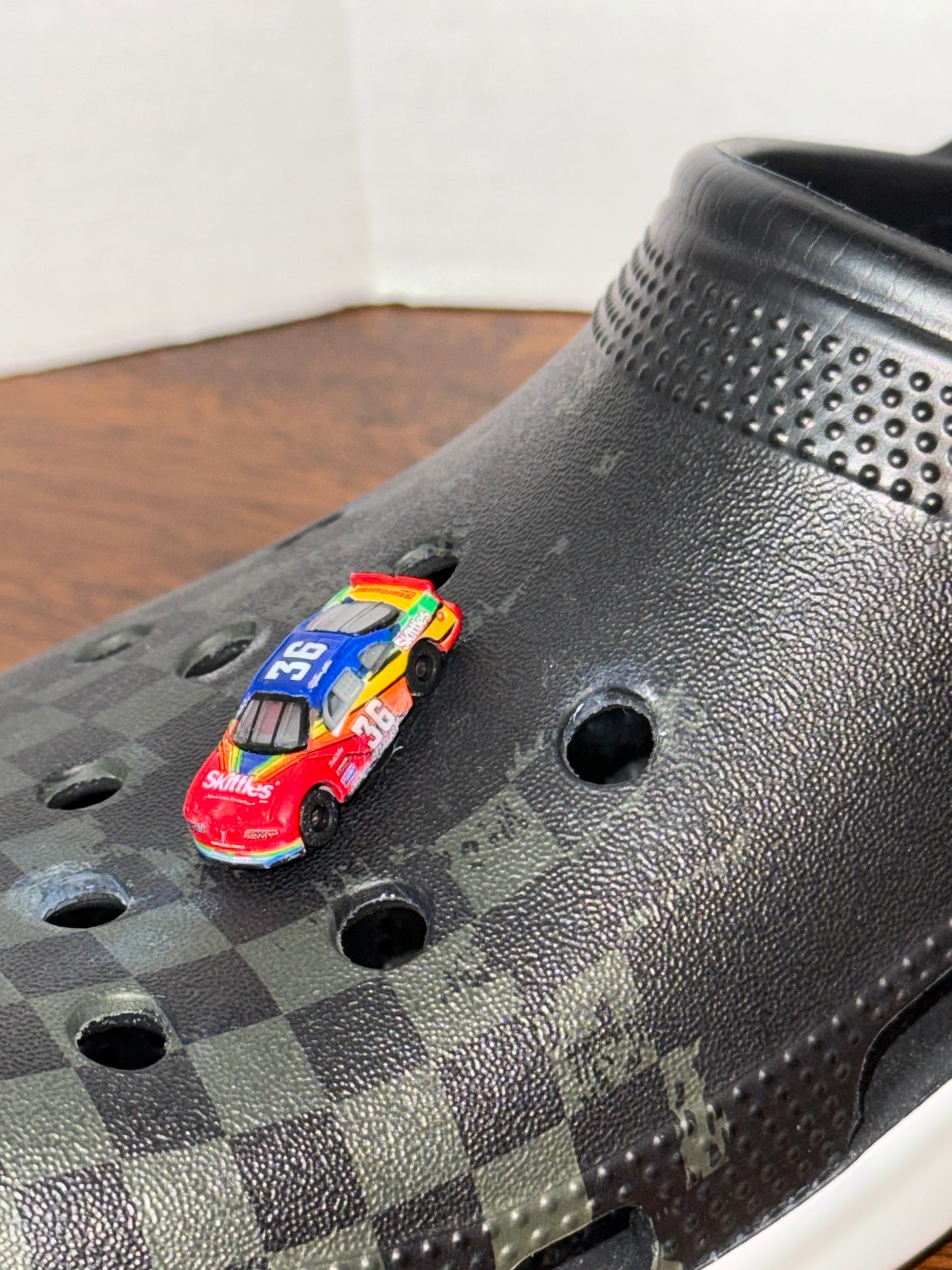 Nascar Croc Charm - Ernie Irvan #36 Skittles (1:144)