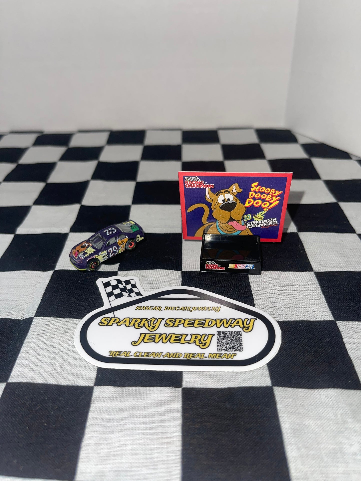 Nascar Croc Charm - Robert Presley #29 Scooby-Doo (1:144)