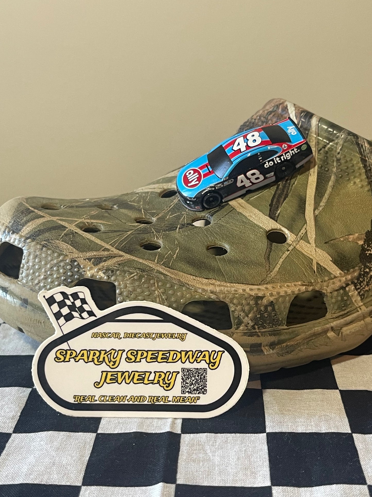 Nascar Croc Charm - Jimmie Johnson #48 Ally (7 Time Champs Throwback) (1:87)