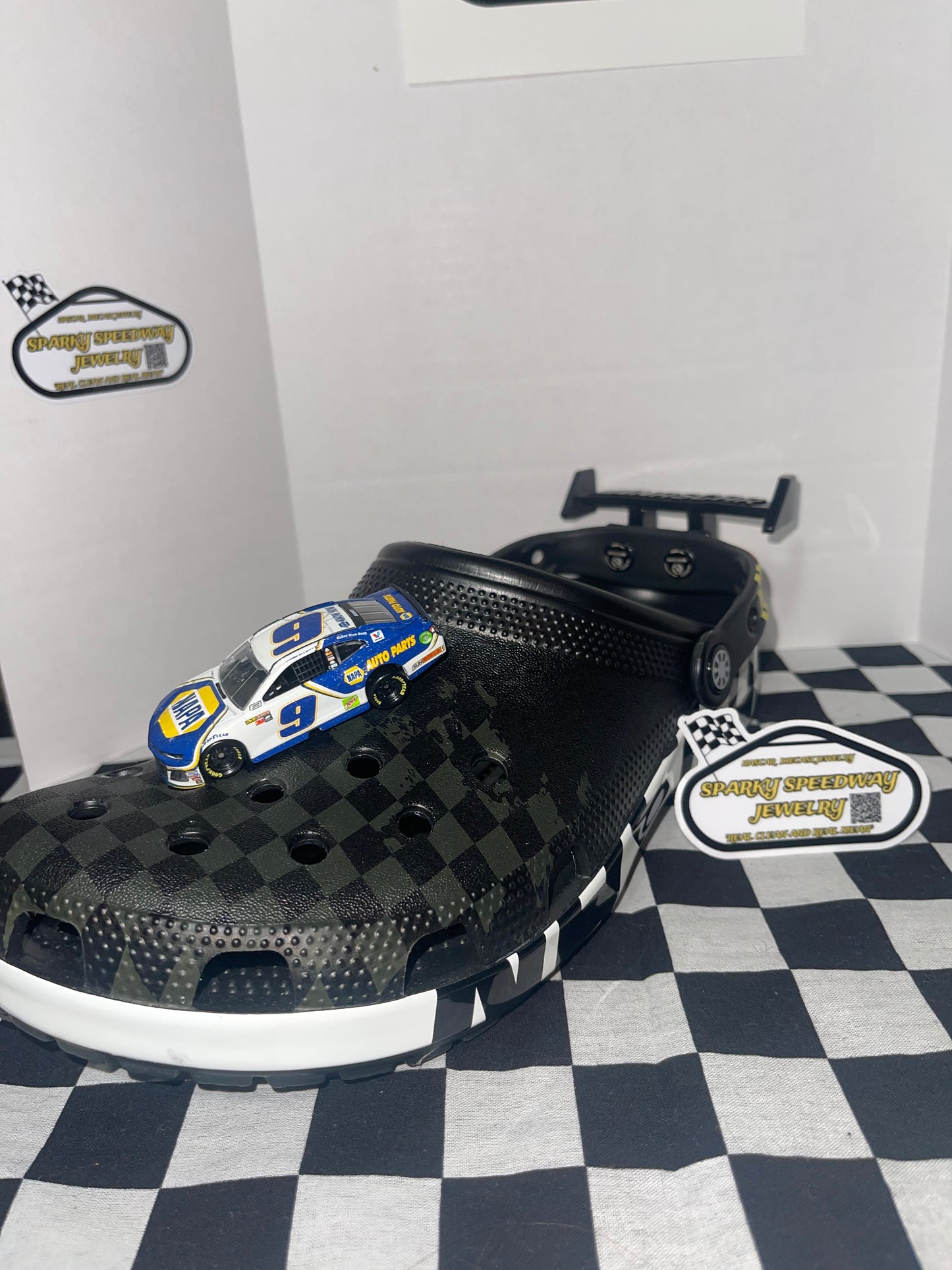 Nascar Croc Charm - Chase Elliot #9 Napa (1:64)