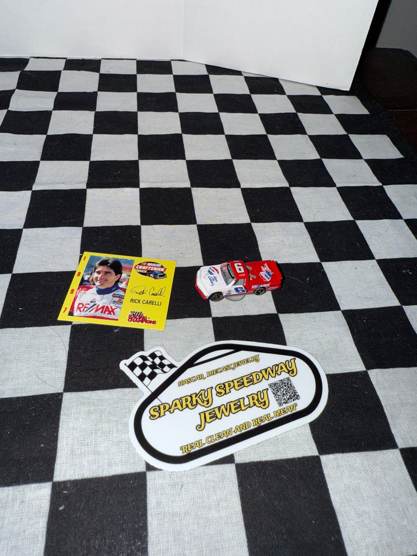 Nascar Croc Charm - Rick Carelli #6 Remax (1:144)