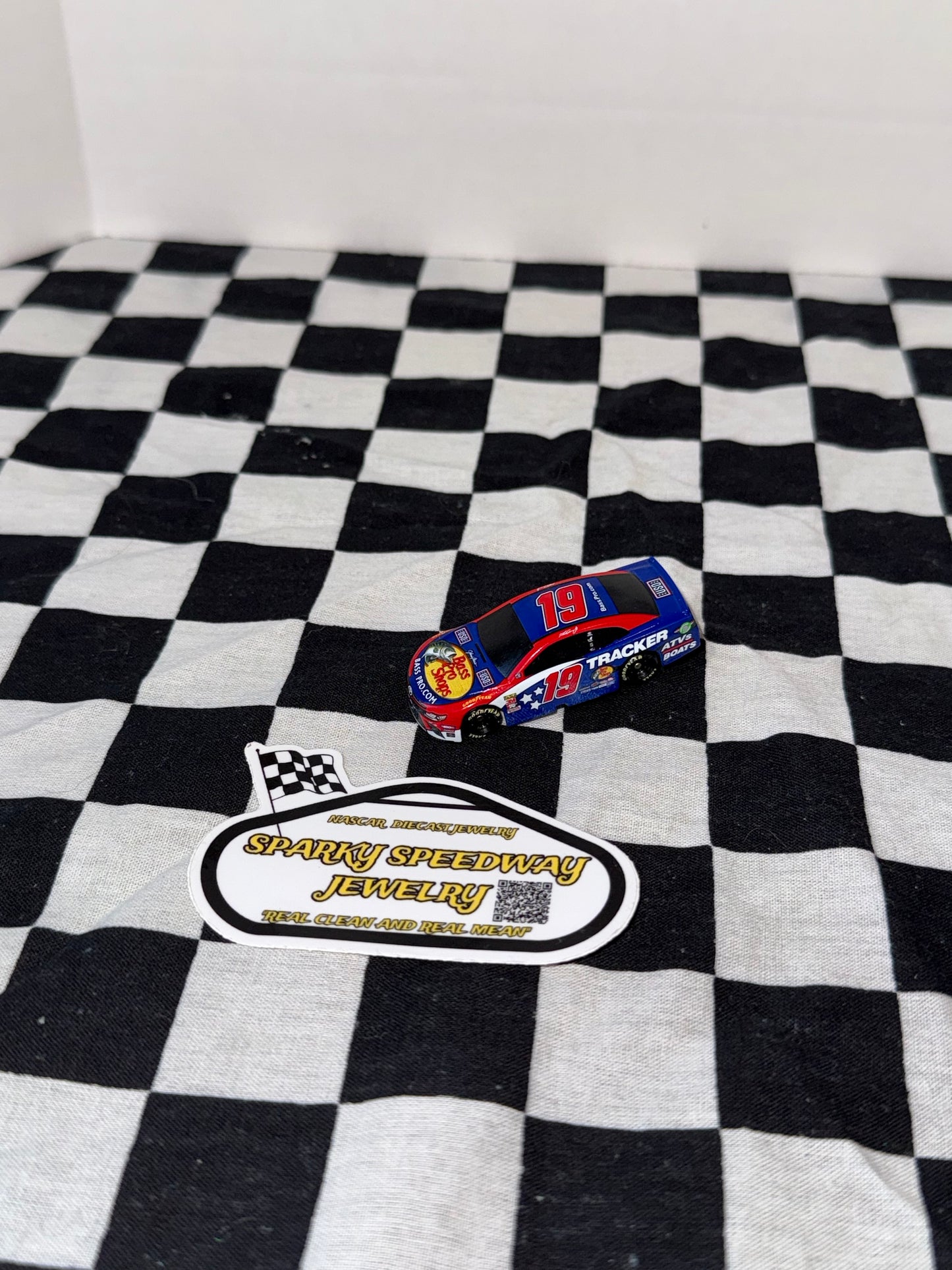 Nascar Croc Charm - Martin Truex Jr. #19 Bass Pro Shops (USA)
