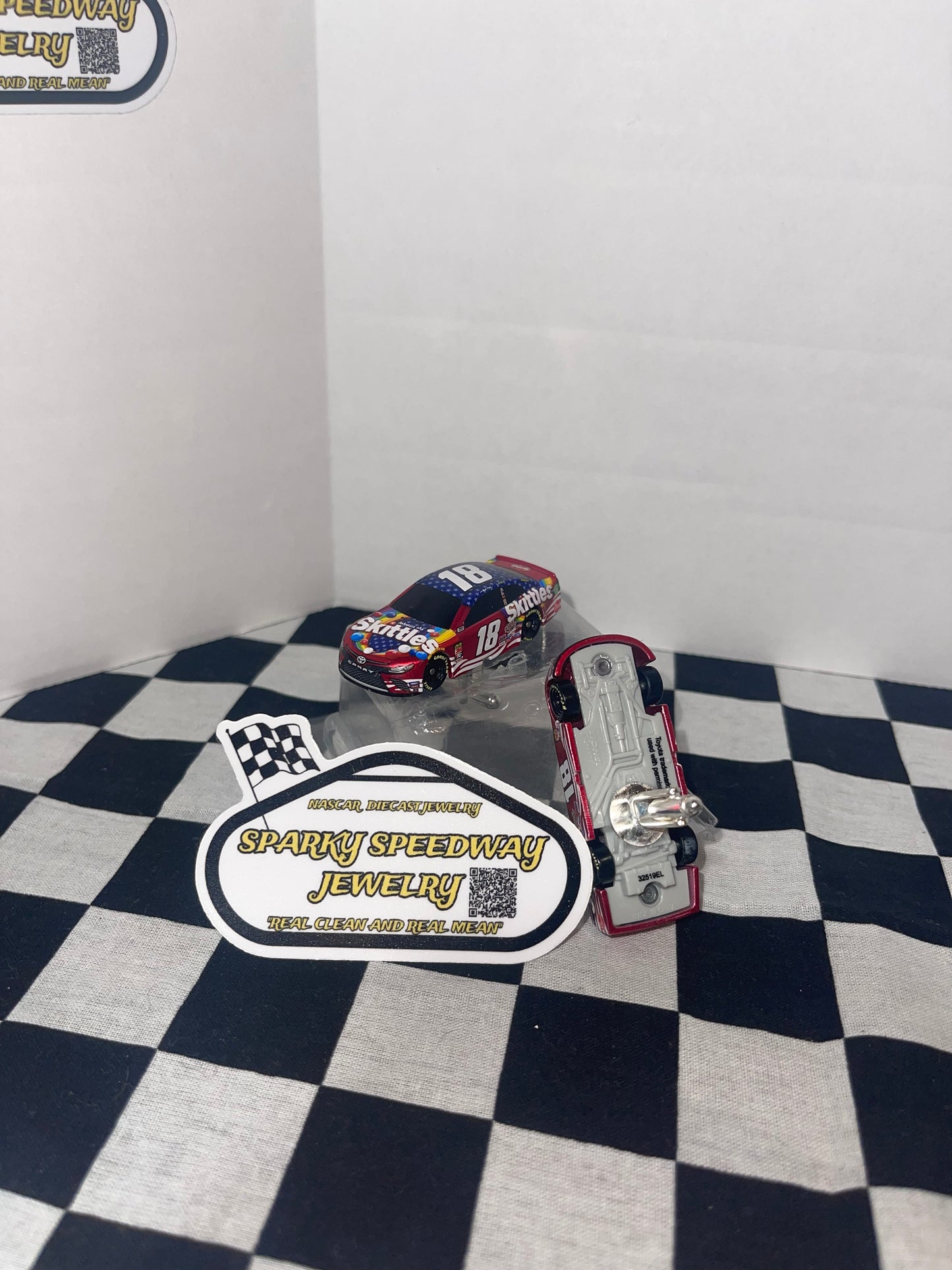 Nascar Cufflinks - Kyle Busch #18 Skittles (1:87)