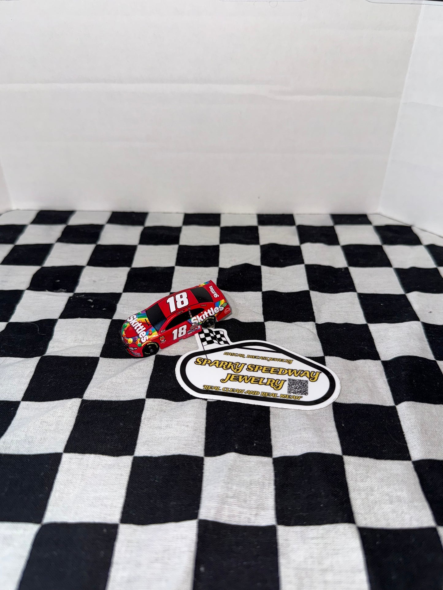 Nascar Croc Charm - Kyle Busch #18 Skittles