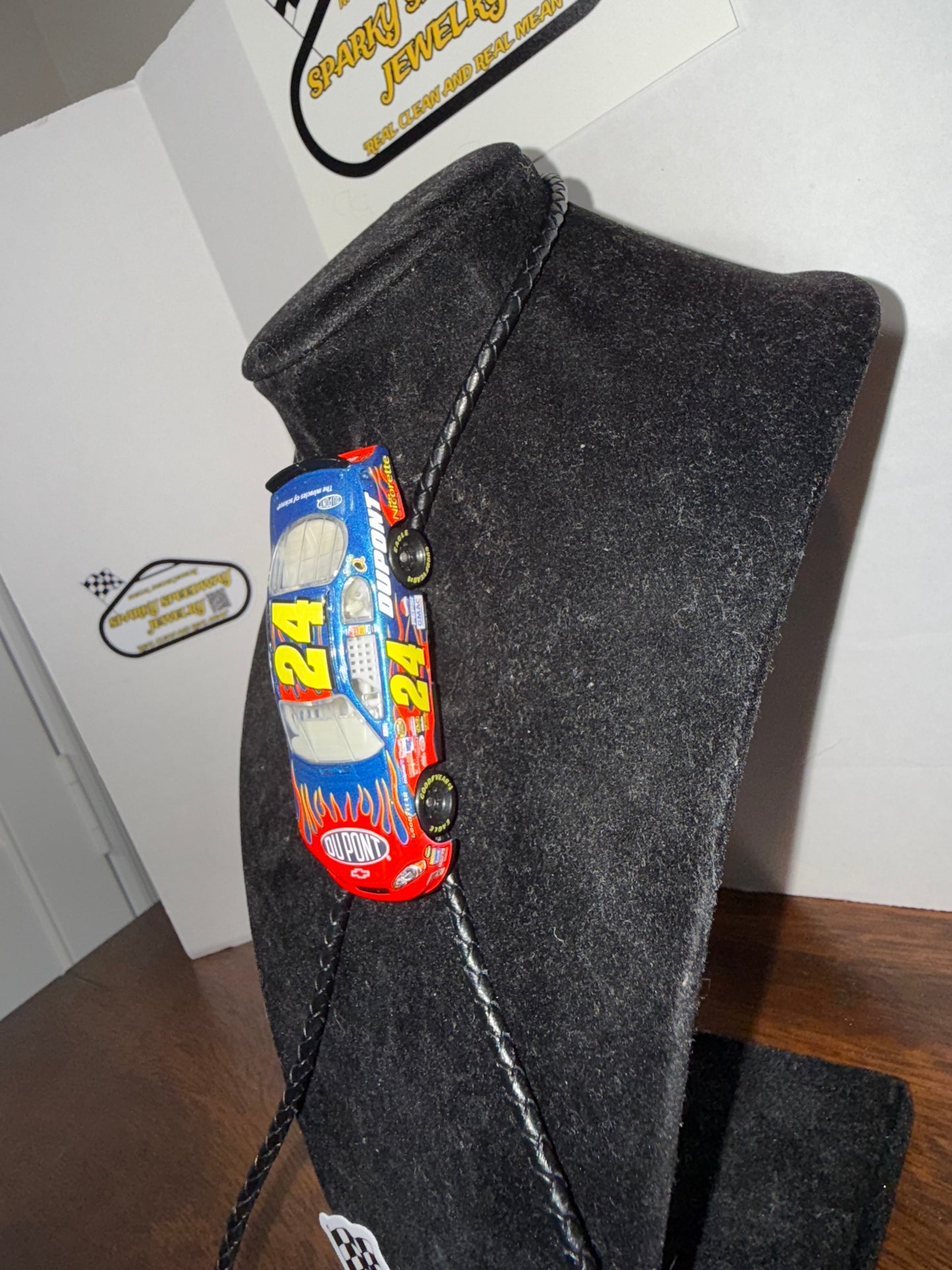 Nascar Bolo Tie - Jeff Gordon #24 Dupont (Flames)