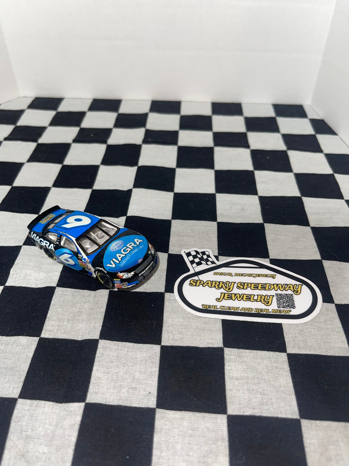 Nascar Croc Charm - Mark Martin #6 Viagra (1:64)