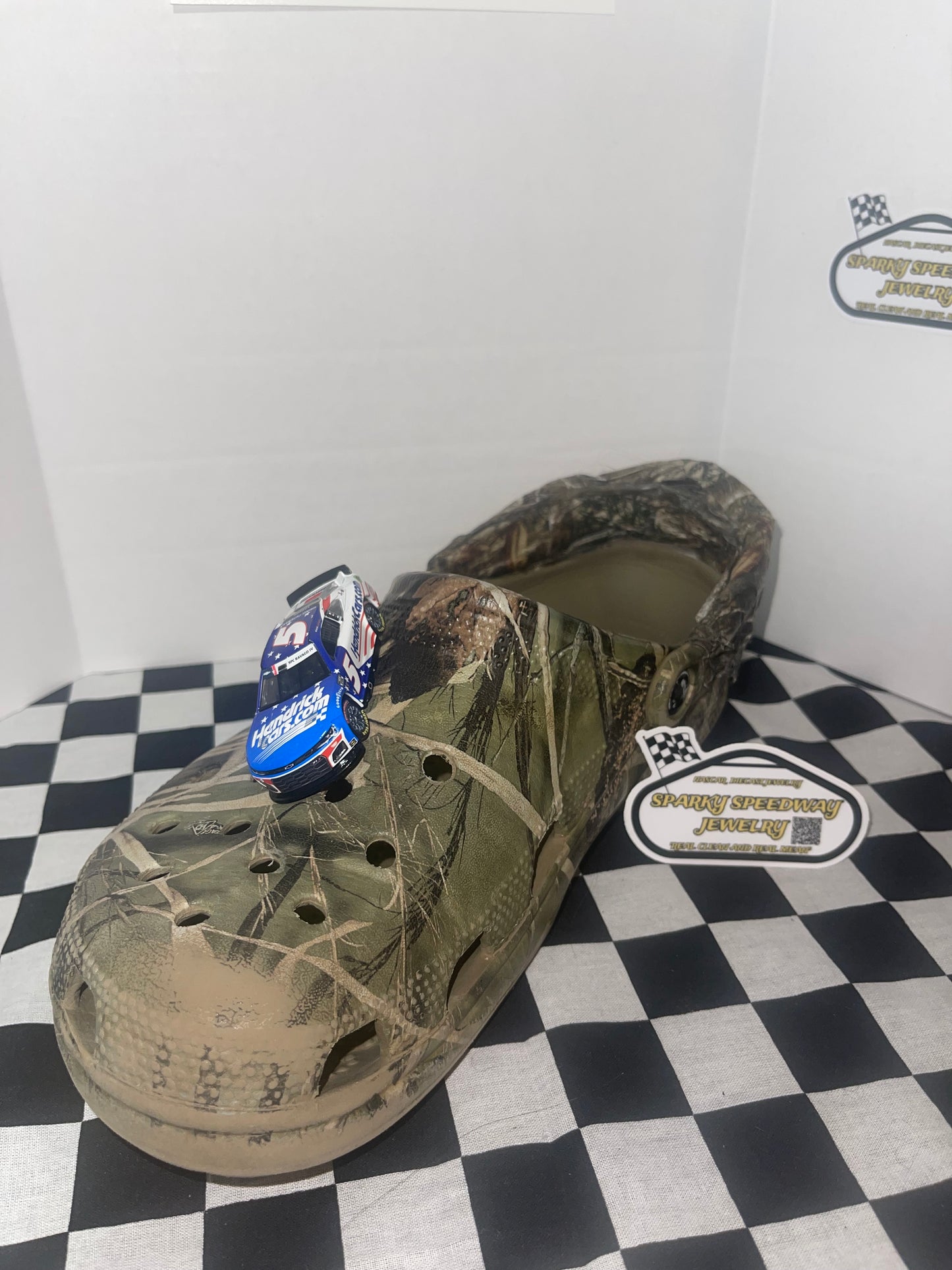 Nascar Croc Charm - Kyle Larson #5 HendrickCars.Com Salutes (1:64)