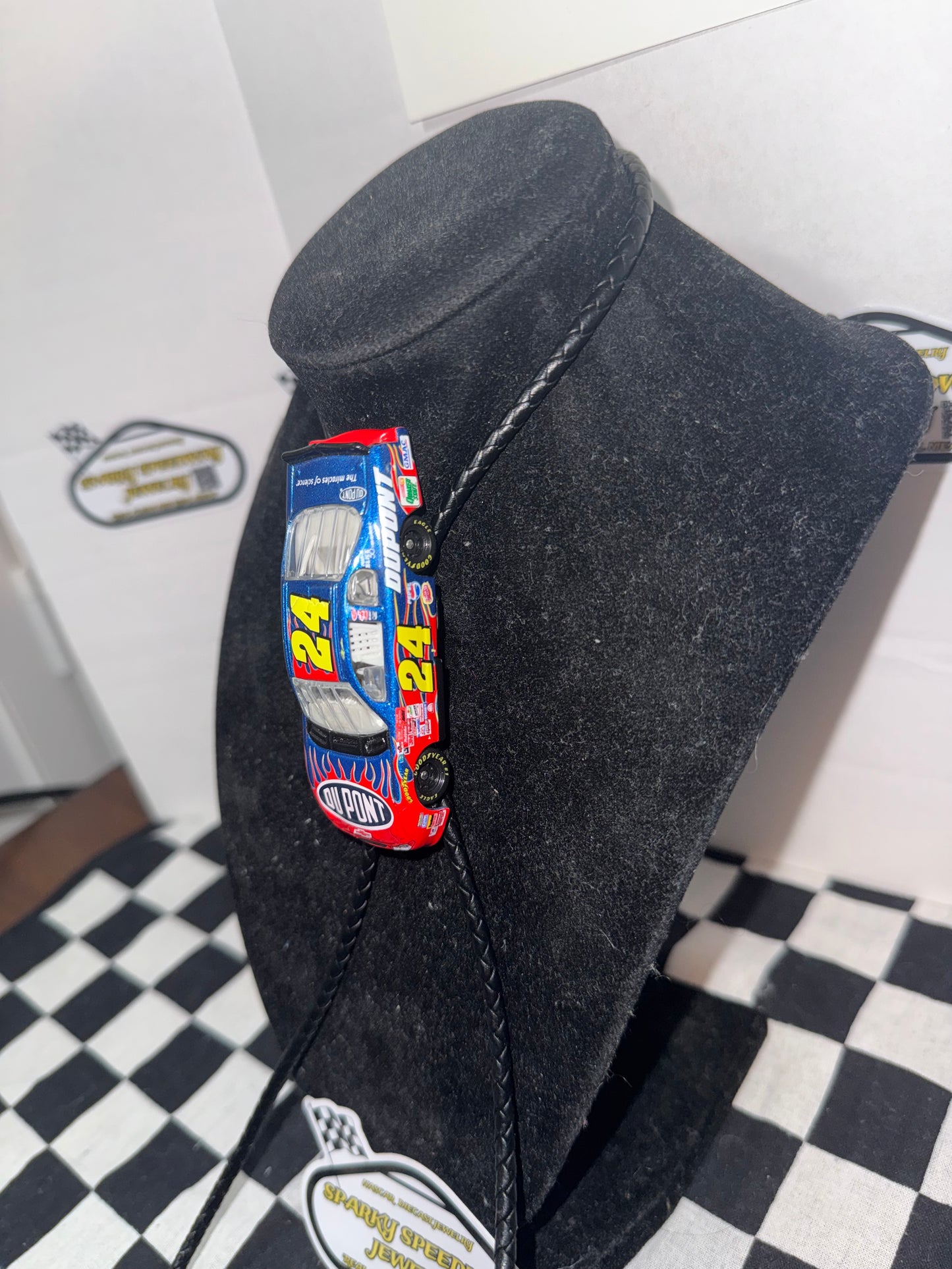 Nascar Bolo Tie - Jeff Gordon #24 Dupont (Flames)